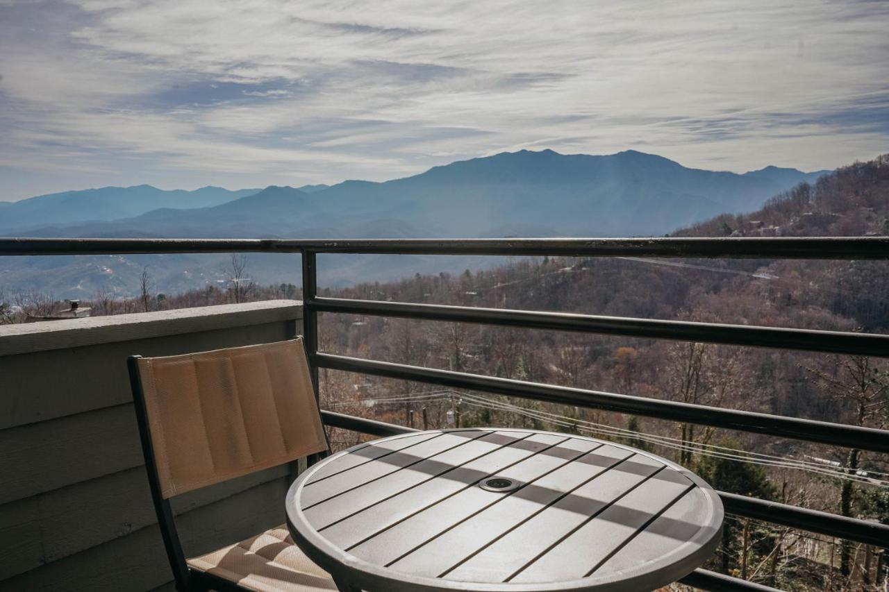 Smoky Mountains Studio With Balcony Гатлинбург Экстерьер фото